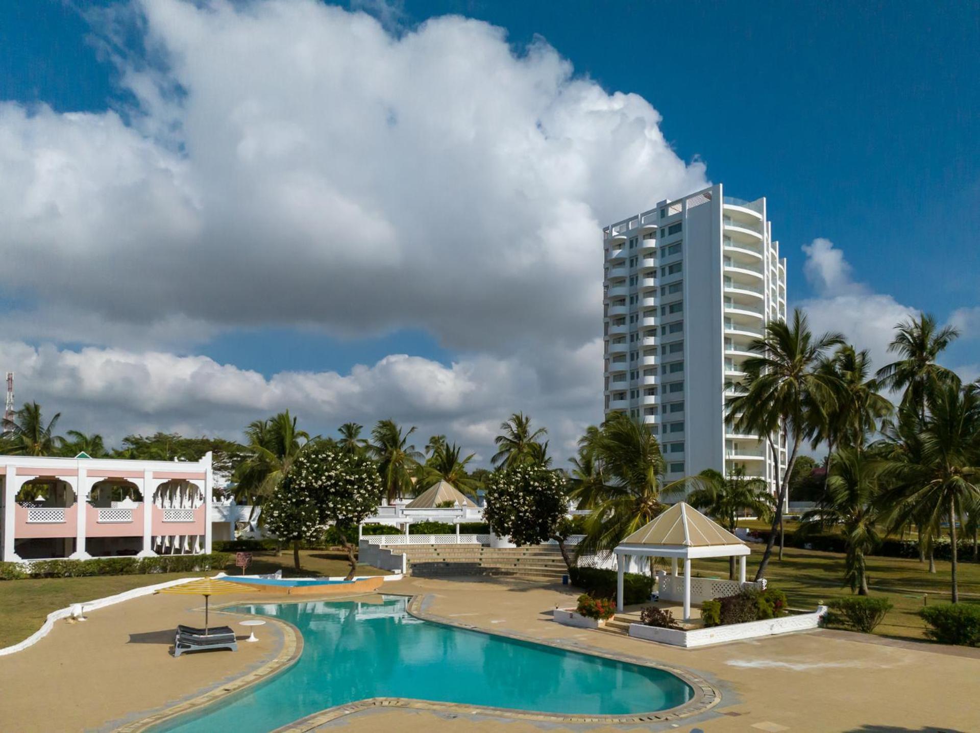Sun N Sand Beach Resort Mombasa Exterior photo